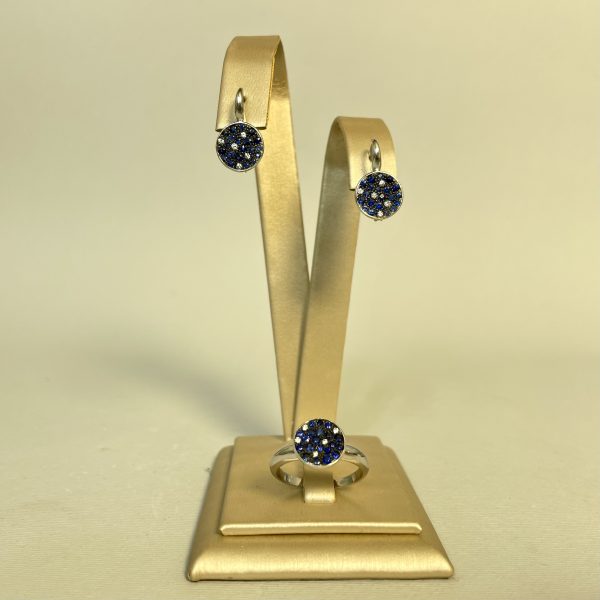 Parure di orecchini e anello di zaffiri e diamanti