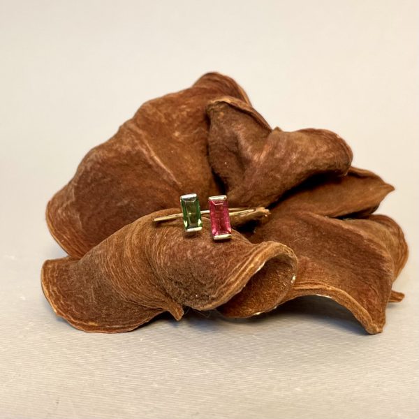 Anello in oro giallo con tormalina verde e rosa - immagine 3