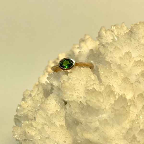 Anello in oro giallo con tormalina verde - immagine 2