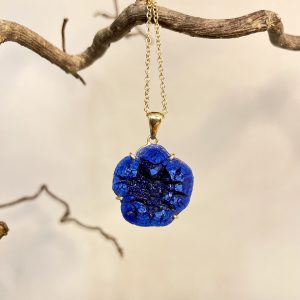 ciondolo in oro giallo con geode di azzurrite