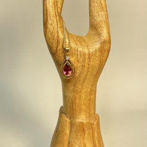 ciondolo in oro giallo con tormalina rubellite e diamante