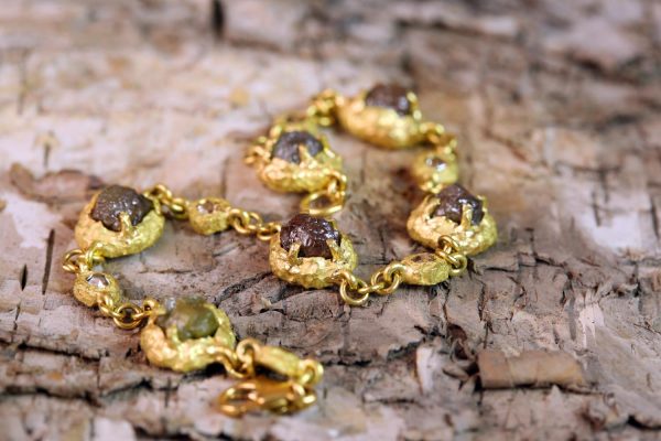 Bracciale in oro giallo con diamanti grezzi - immagine 2