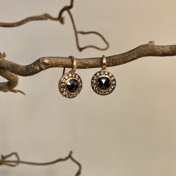Orecchini in oro rosso con diamanti neri - immagine 2