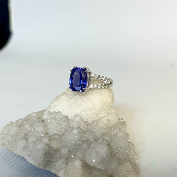 anello tanzanite e diamanti