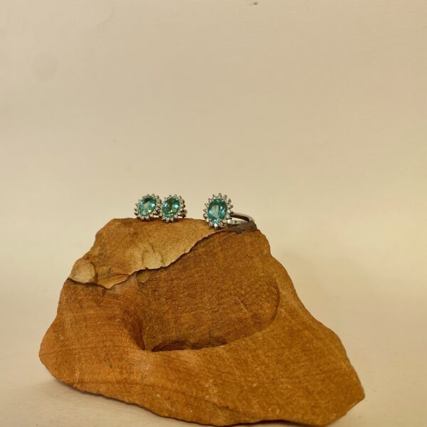 anello e orecchini con tormaline azzurre e diamanti in oro bianco 18KT