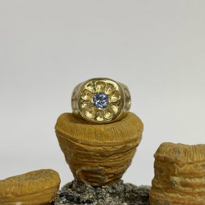 anello con zaffiro in oro giallo 18KT