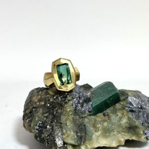 anello con tormalina verde