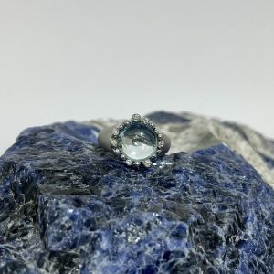 anello con acquamarina e diamanti