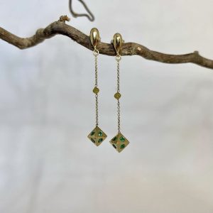 Orecchini con smeraldi e diamanti fancy