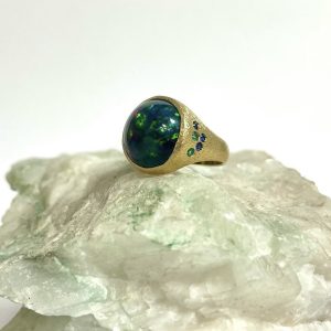anello con opale nero