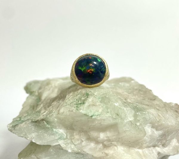 anello con opale nero