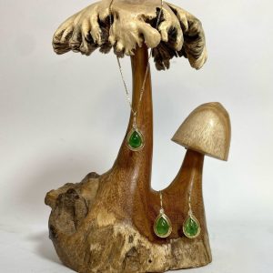 Paroure di orecchini e ciondolo con Tzavoriti e diamanti
