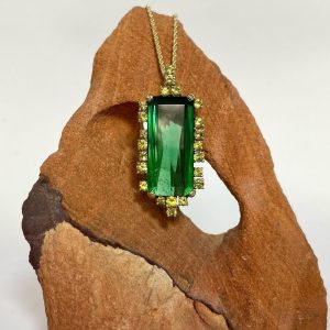 Ciondolo con Tormalina verde e Zaffiri